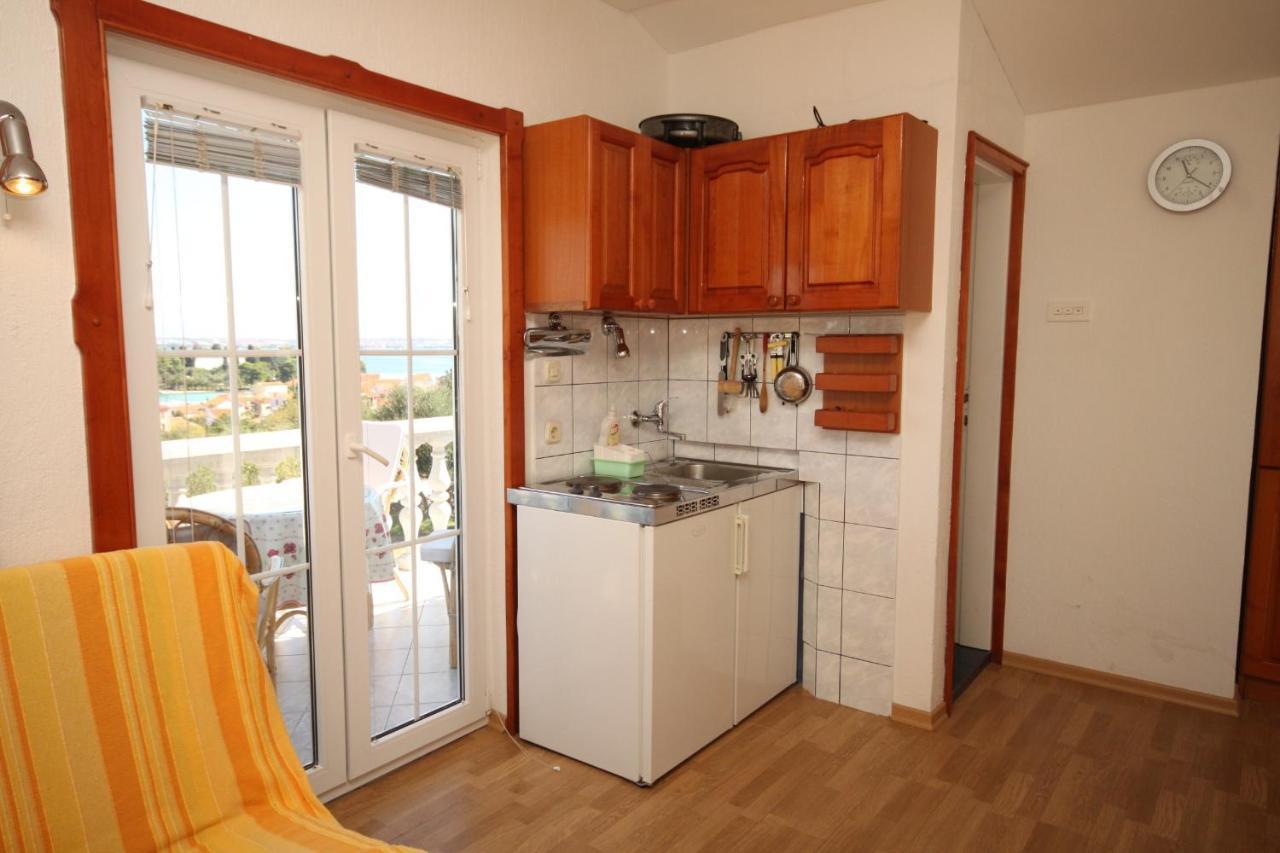 Apartments With A Parking Space Preko, Ugljan - 8224 Екстер'єр фото