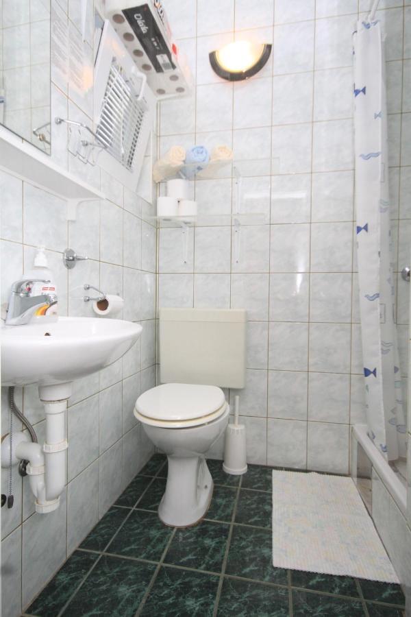Apartments With A Parking Space Preko, Ugljan - 8224 Екстер'єр фото