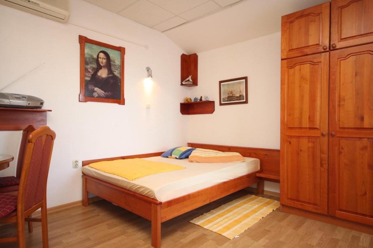 Apartments With A Parking Space Preko, Ugljan - 8224 Екстер'єр фото