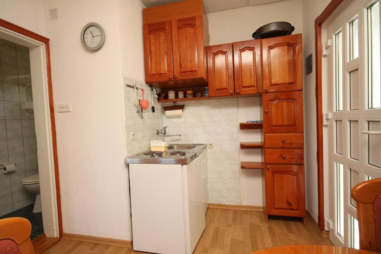 Apartments With A Parking Space Preko, Ugljan - 8224 Екстер'єр фото